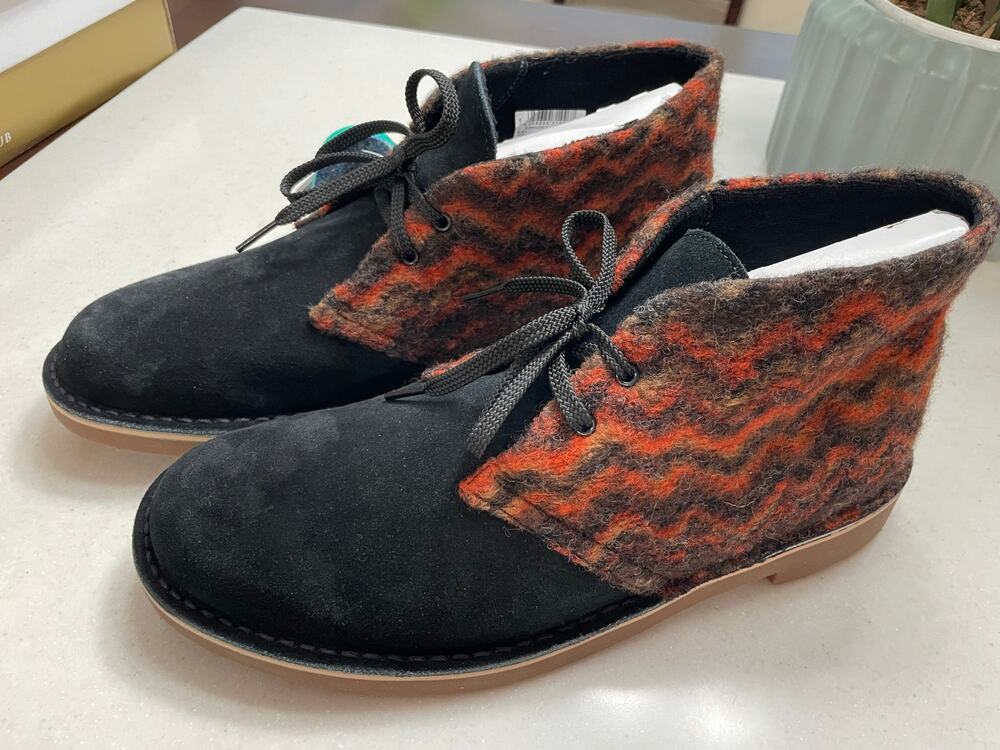Men’s 11 Clarks boots ortholite